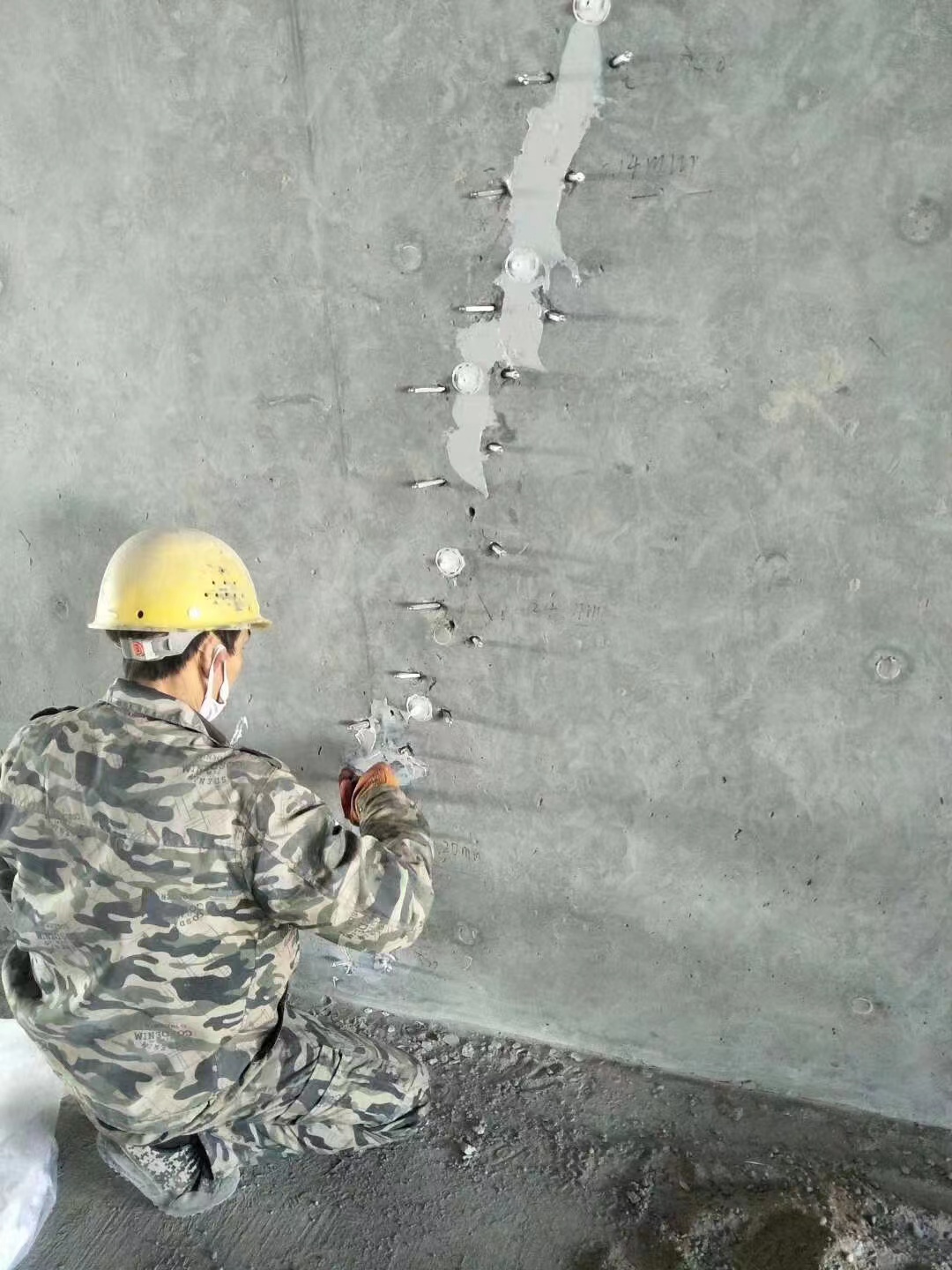 寿宁混凝土楼板裂缝加固施工的方案